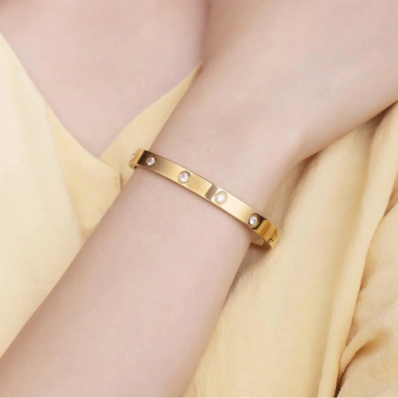 Woman’s Love Screw Gift Gold Bracelet Bangle - Picture 8 of 8